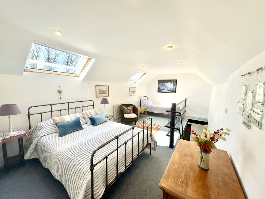 King Size Bed in Country Cottage